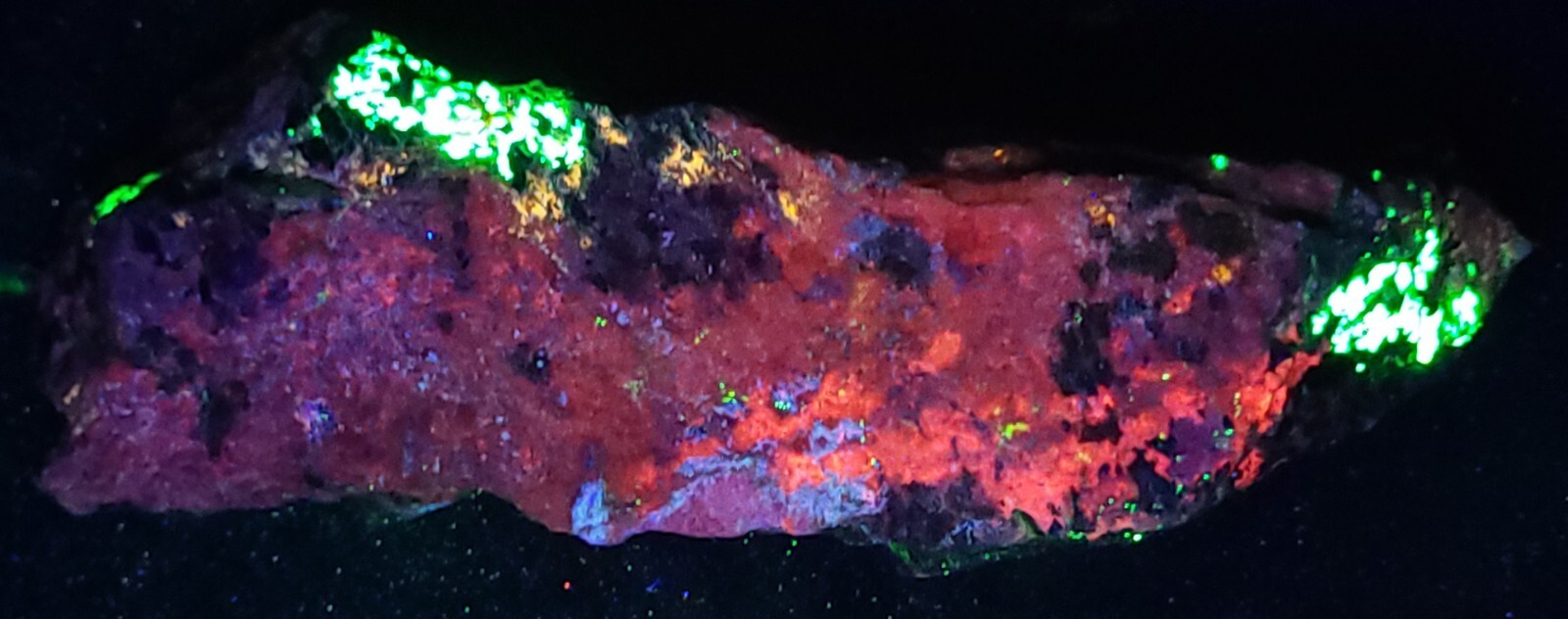 SW & LW UV Axinite Willemite Xonotlite Pectolite Feldspar Franklin NJ Minerals SW & LW UV Axinite Willemite Xonotlite Pectolite Feldspar Franklin NJ Minerals