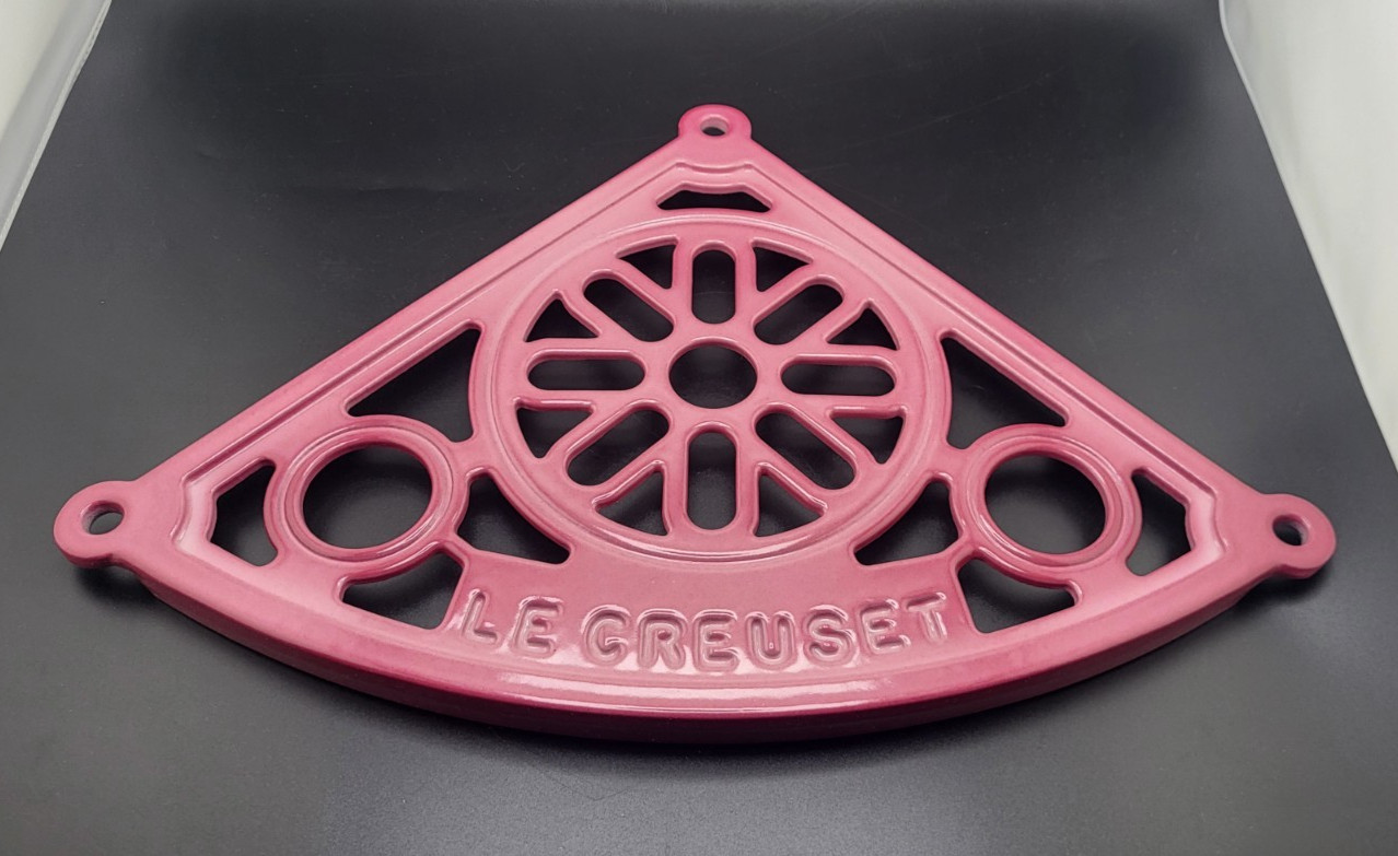 Rare Le Creuset Pot Stand - Berry - NIB - Read Description Rare Le Creuset Pot Stand - Berry - NIB - Read Description