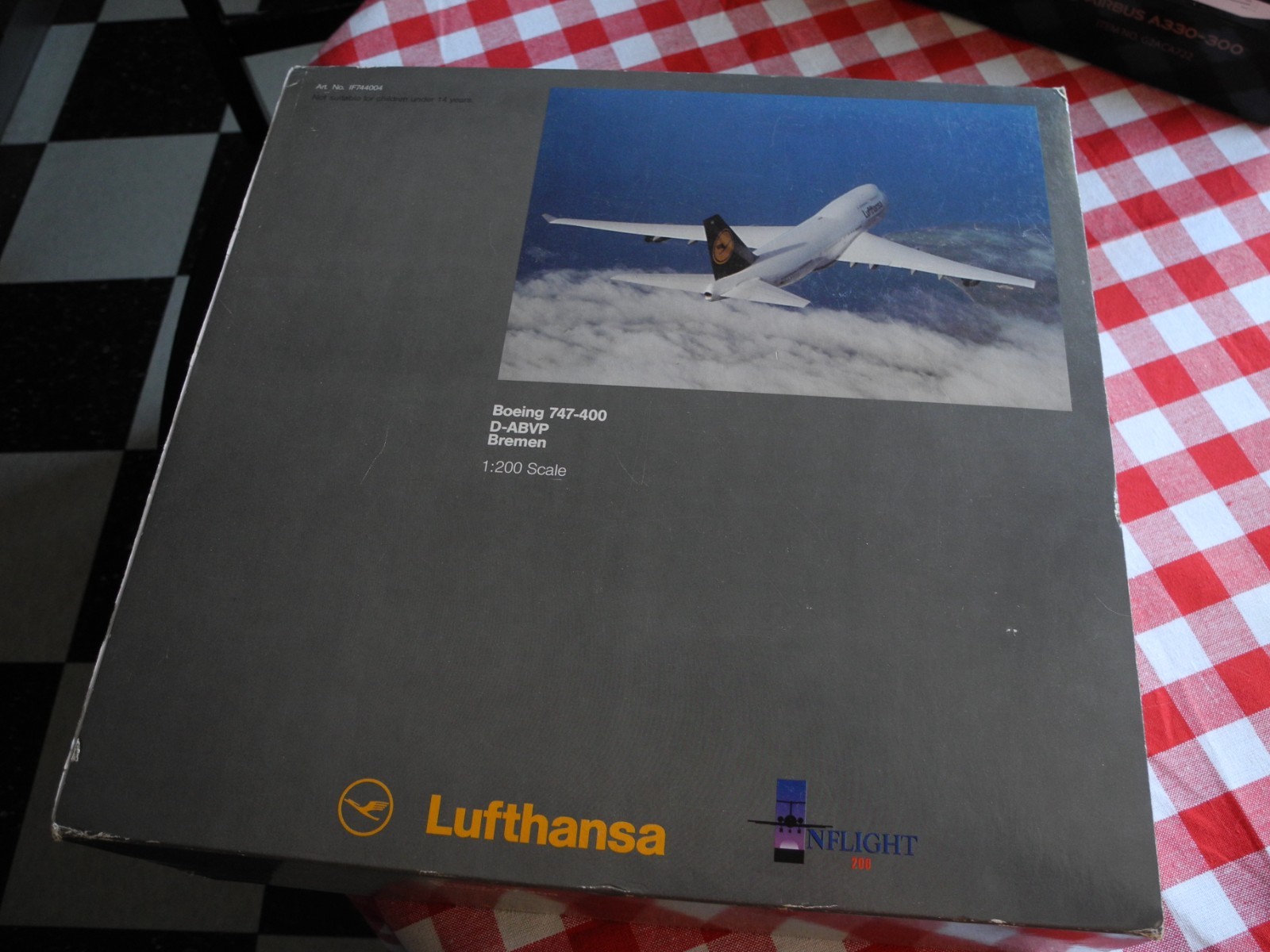 Collectors' DREAM Inflight BOEING 747-400 Lufthansa, 1:200, VERY RARE, PERFECT