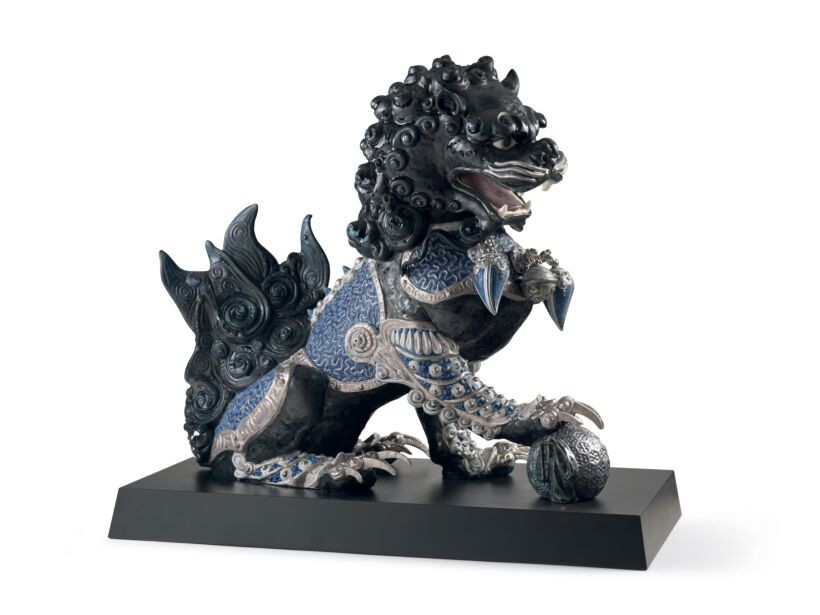 Lladro Guardian Lion Sculpture. Black. Limited Edition 01001995