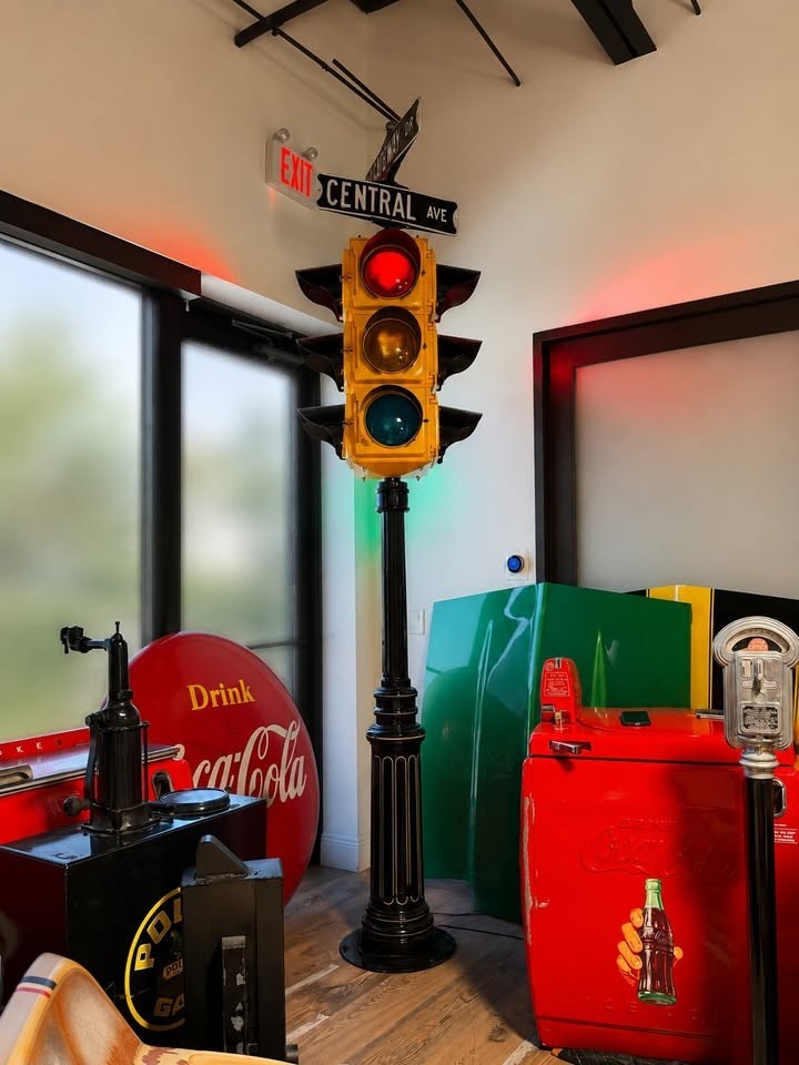 Vintage 1940's four-way traffic light Rare and impressive.