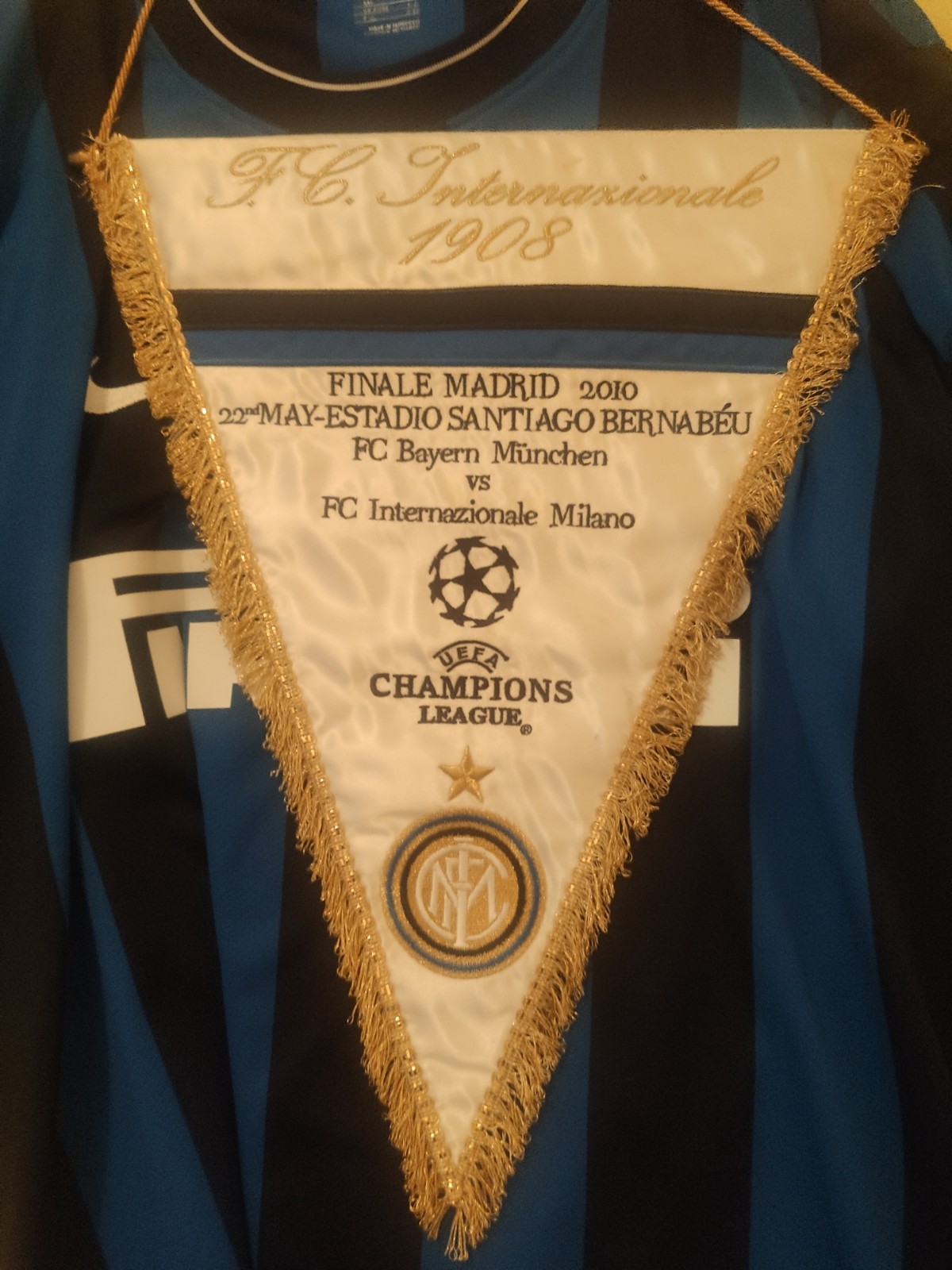INTER PENNANT/FINAL PENNANT CHAMPIONS LEAGUE 2010 TRIPLE ISSUED