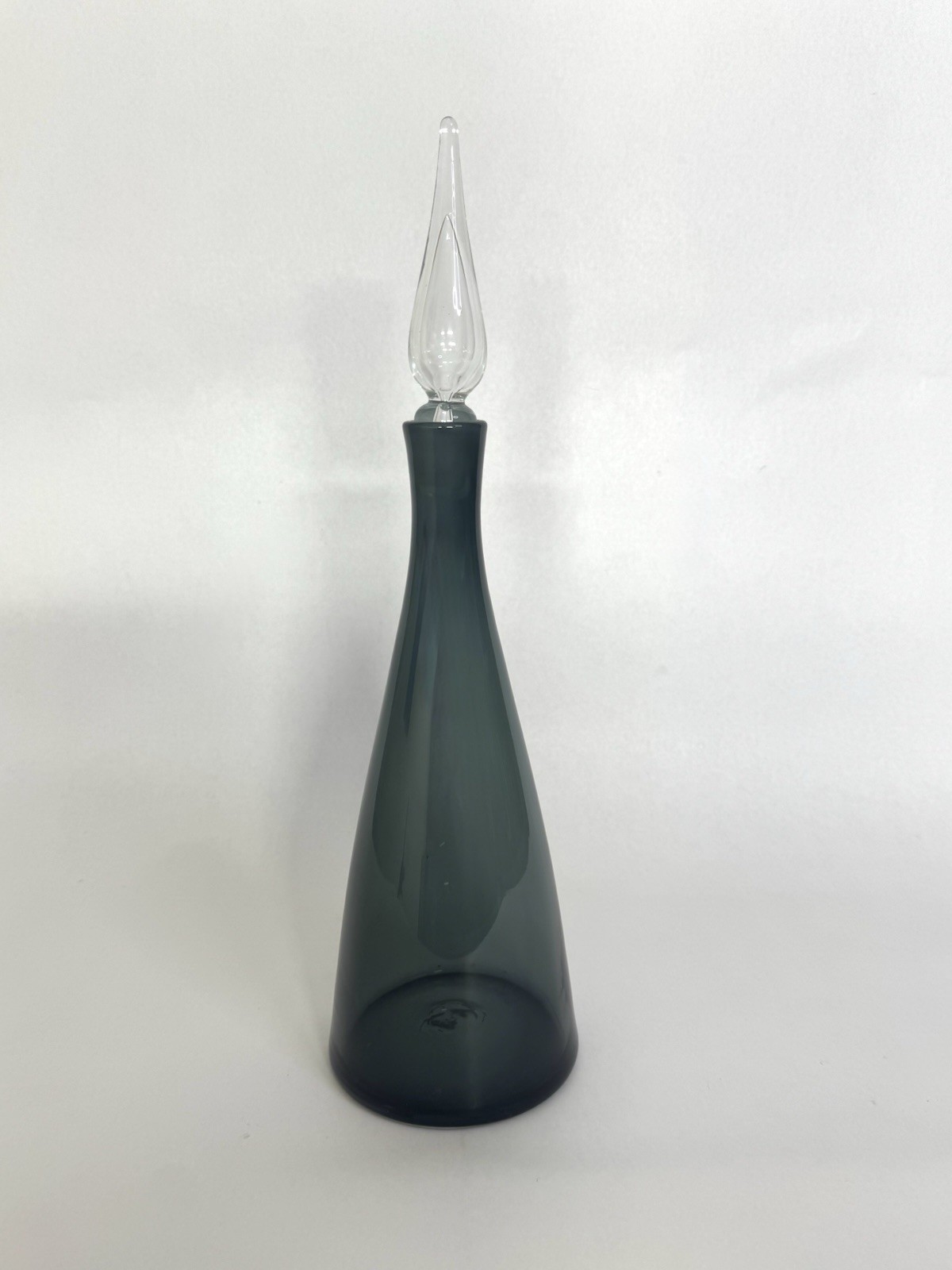 Vintage Blenko Charcoal 920 M Glass Decanter – Winslow Anderson - w/ Stopper Vintage Blenko Charcoal 920 M Glass Decanter – Winslow Anderson - w/ Stopper
