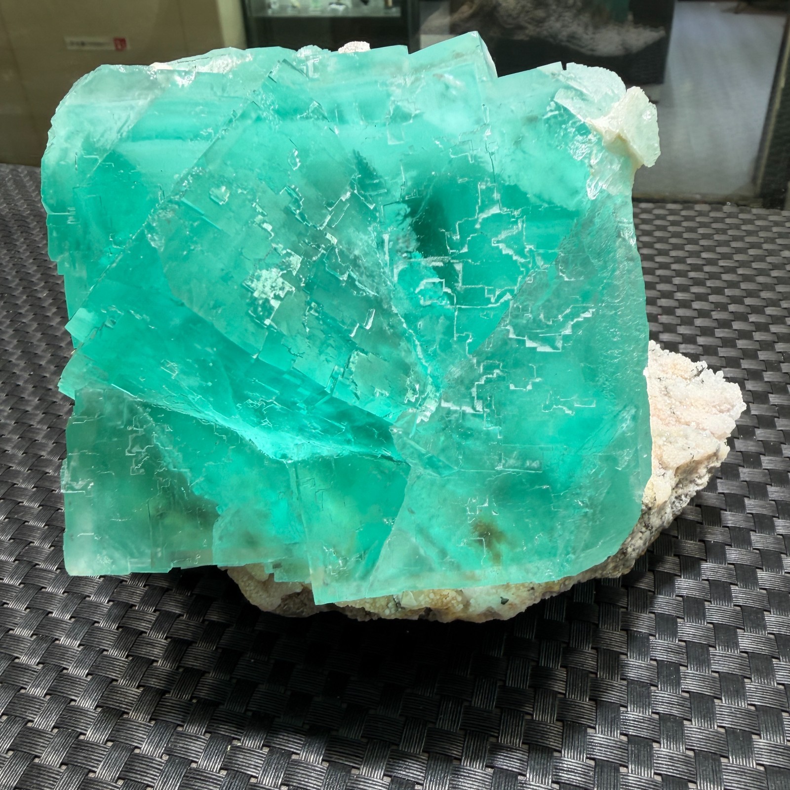 1pc top Natural green fluorite Crystal Quartz Ore Healing Mineral Specimen 1pc top Natural green fluorite Crystal Quartz Ore Healing Mineral Specimen