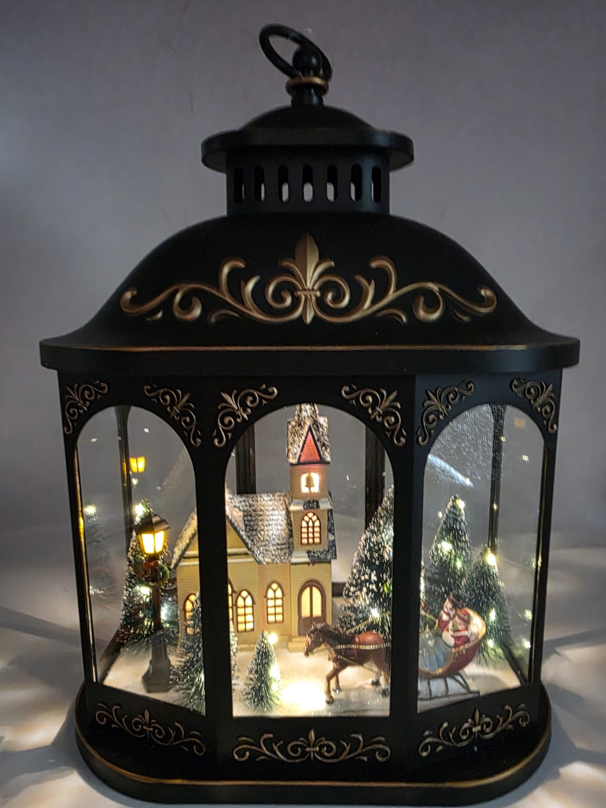 18” Lighted Mr Christmas Large Lantern Carolers Horse Carriage Valerie Parr Hill 18” Lighted Mr Christmas Large Lantern Carolers Horse Carriage Valerie Parr Hill