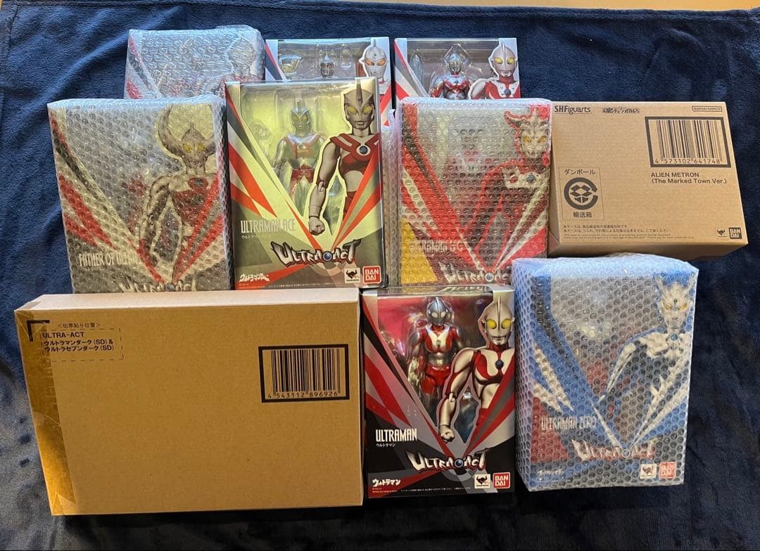 Bandai Ultra Act And Other 33 Items