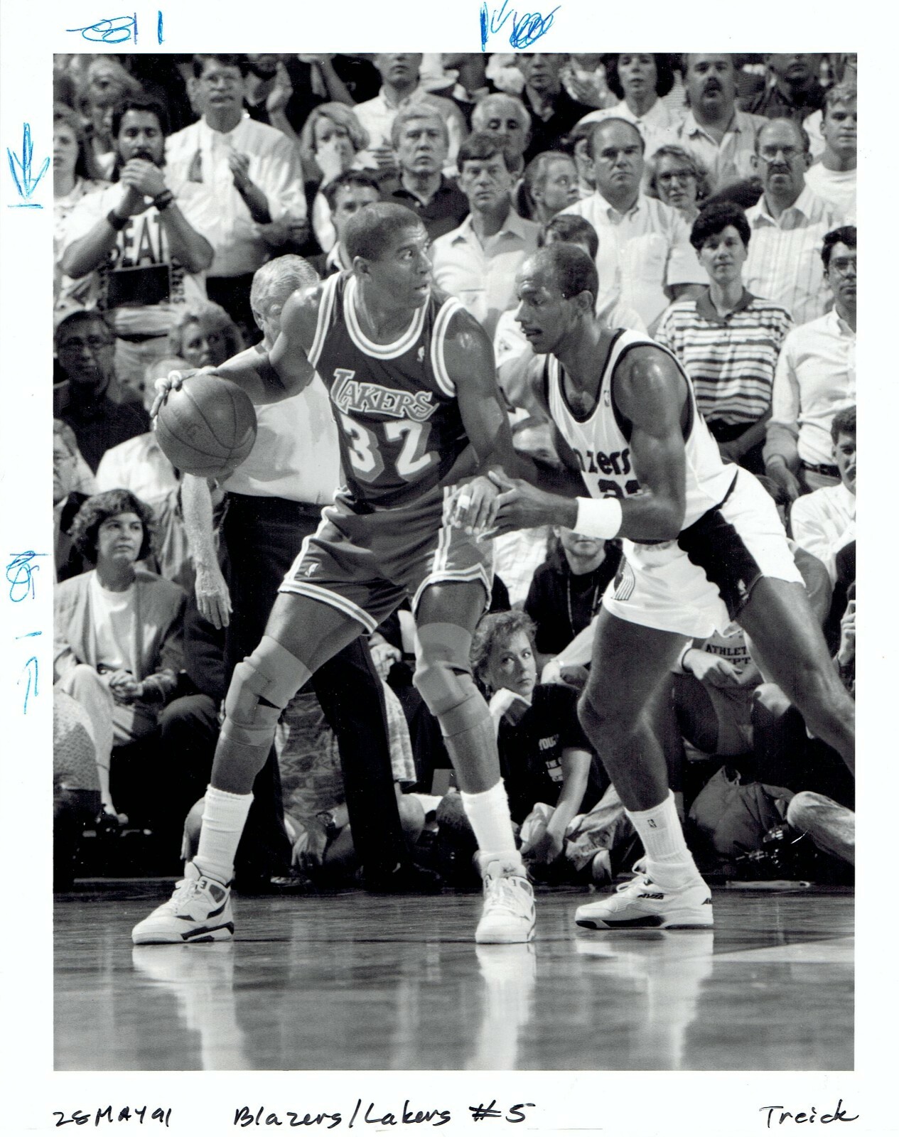 TYPE 1: 1991 Press Photo Los Angeles Lakers Magic Johnson .vs. Clyde Drexler
