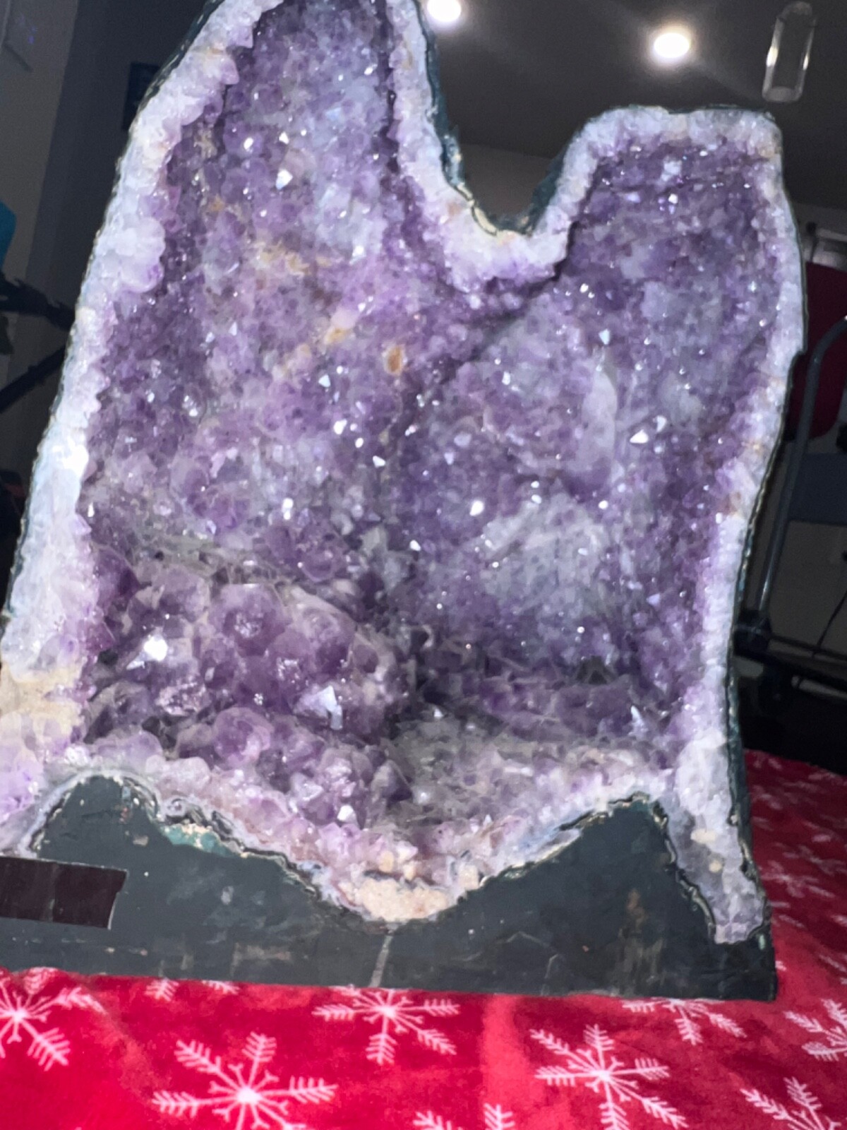 Large Amythyst Geode 97 Lbs Rare 23Tall 16 Inches Wide Collectible Deco
