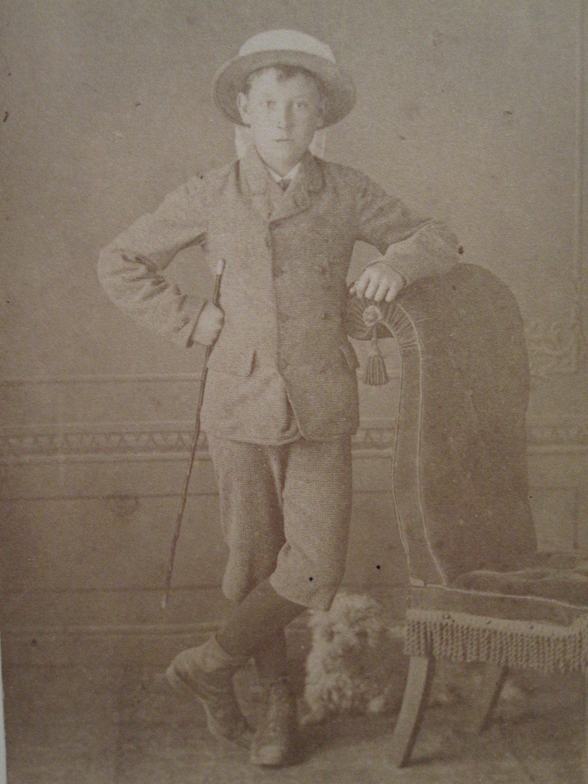 ANTIQUE HIDDEN DOG? SHEEP? POSING STAND HAMPSHIRE HANTS UK YOUNG BOY CDV PHOTO ANTIQUE HIDDEN DOG? SHEEP? POSING STAND HAMPSHIRE HANTS UK YOUNG BOY CDV PHOTO