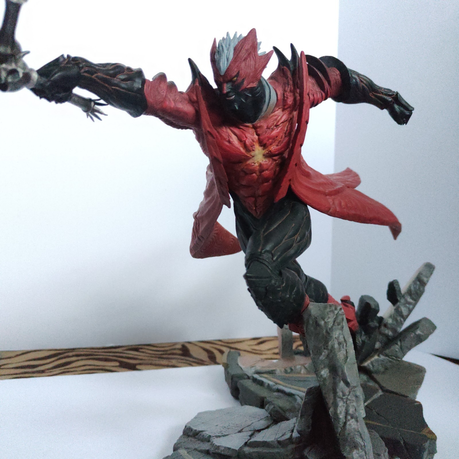 Kinetiquettes Devil May Cry Dante Resin Model Statue Figure