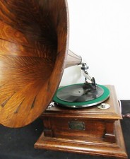 Victor V Phonograph with Original Oak Spear Tip Horn circa 1905 Fully Restored picture