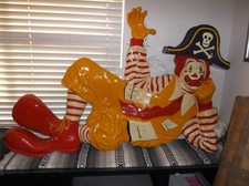 RONALD MCDONALD PIRATE HEAD BLUE EYED RECLINING STATUE LIFE SIZE ORIGINAL 1970`S picture