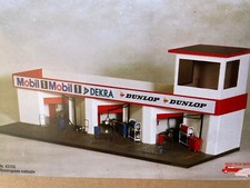 Exoto 43 Hi-Tech | Le Mans - Nurburgring - DTM Garages | 1:43 Super Diorama picture