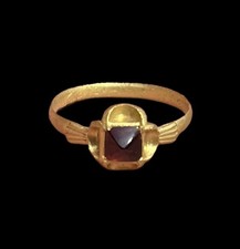 BEAUTIFUL MEDIEVAL GOLD & GARNET QUATREFOIL  RING - CIRCA 14th-15thC AD  (0532) picture