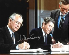 MIKHAIL GORBACHEV SIGNED 8X10 PRESIDENT RUSSIA USSR LEADER B JSA COA JFK picture