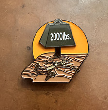 RARE Vintage Warner Bros WB Sliding 2000 lb Weight on Wile E Coyote Pin #0583 picture