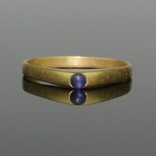 BEAUTIFUL MEDIEVAL GOLD & SAPPHIRE STIRRUP  RING - CIRCA 14th-15th Century AD 86 picture