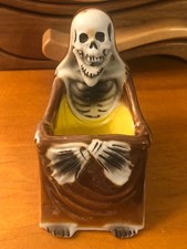 Vintage 1950s Skull Ashtray – Made in Japan Retro Horror Skeleton Grim 2601TY picture