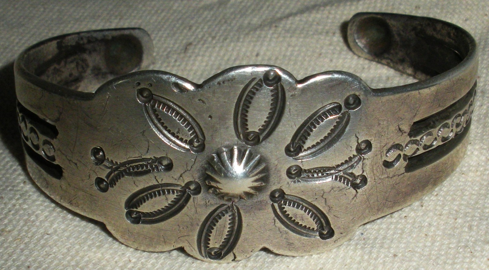 ANTIQUE EARLY NAVAJO BRACELET INGOT SILVER GREAT EARLY STAMPWORK & DESIGN vafo ANTIQUE EARLY NAVAJO BRACELET INGOT SILVER GREAT EARLY STAMPWORK & DESIGN vafo