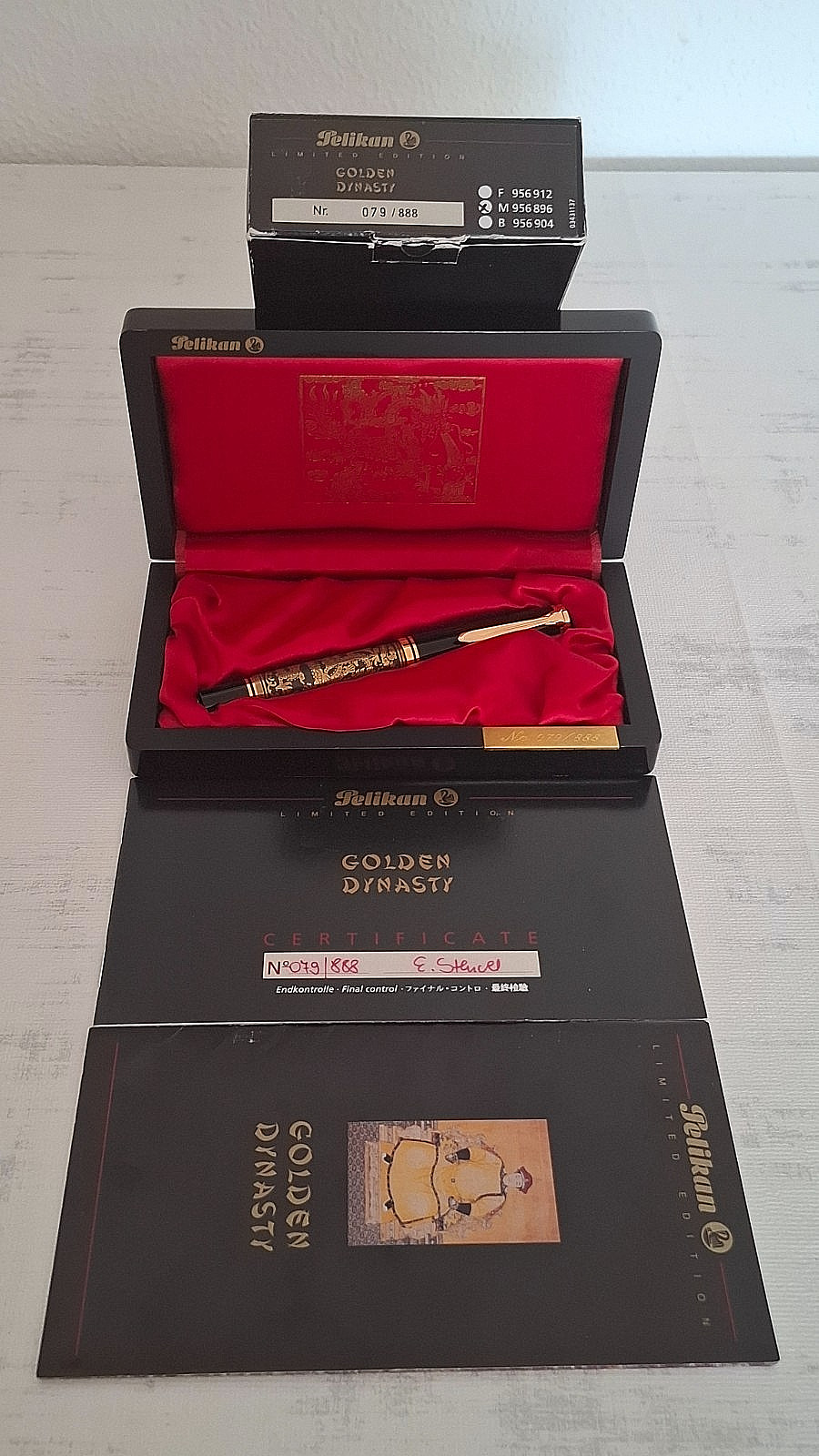 PELIKAN PELIKAN