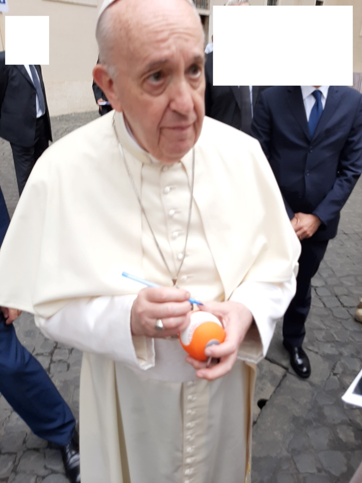 POPE FRANCIS SIGNED MAJOR LEAGUE BASEBALL... EXACT PROOF & JSA LOA VERY RARE POPE FRANCIS SIGNED MAJOR LEAGUE BASEBALL... EXACT PROOF & JSA LOA VERY RARE