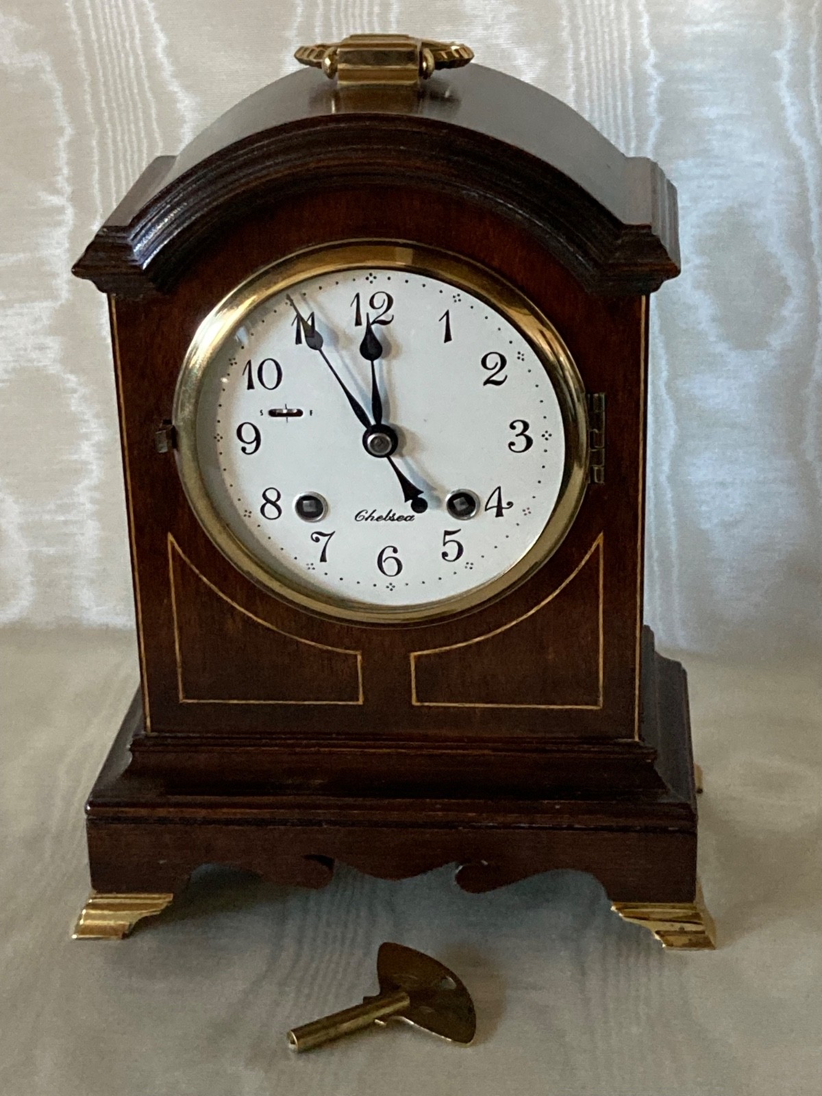 CHELSEA WILLIAMSBURG MAHOGANY MANTLE CLOCK - WORKS PERFECTLY CHELSEA WILLIAMSBURG MAHOGANY MANTLE CLOCK - WORKS PERFECTLY