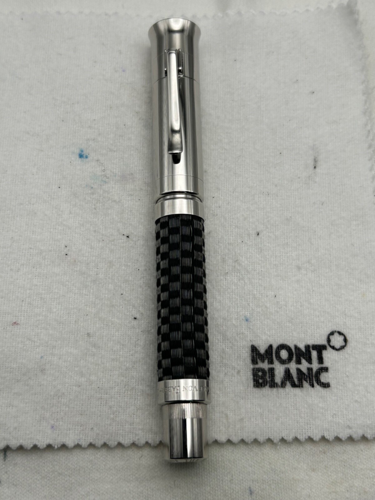 Graf Von Faber Castell, Pen of the Year 2009, Hand Made-Rare Graf Von Faber Castell, Pen of the Year 2009, Hand Made-Rare