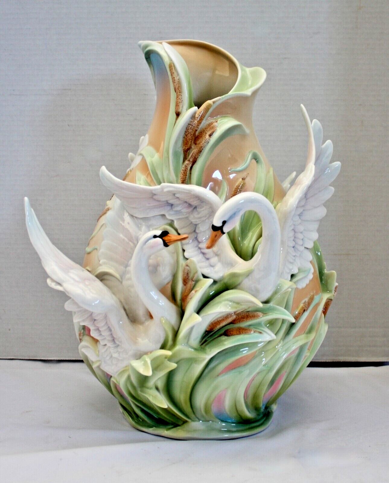 FRANZ Art Nouveau Porcelain Swan Vase Signed By Ho Shun & G.G. Santiago 2007