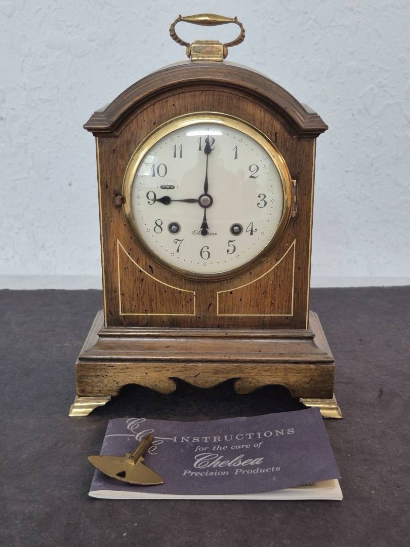 RARE Chelsea Colonial Williamsburg Wythe House Mantel Clock WORKS w/ Key & Book RARE Chelsea Colonial Williamsburg Wythe House Mantel Clock WORKS w/ Key & Book