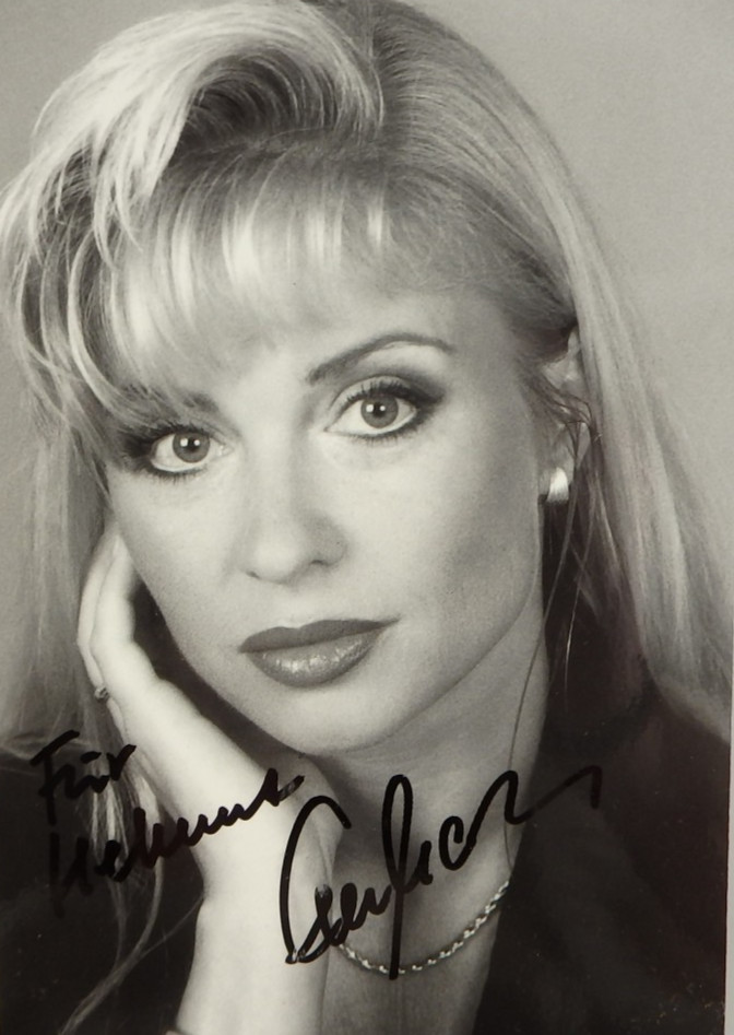 Autograph German pop singer Elke Martens (142472) Autograph German pop singer Elke Martens (142472)