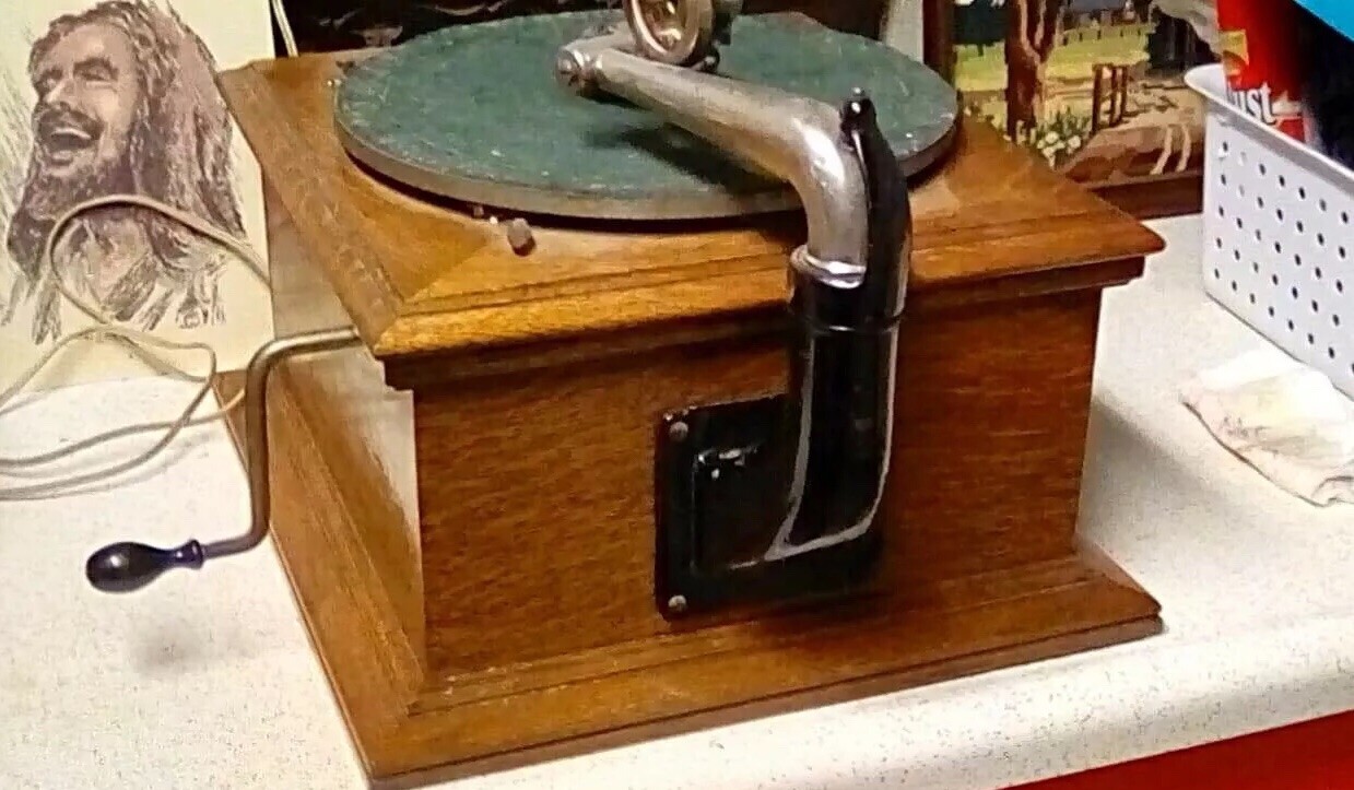 1916 PHONOGRAPH, VICTOR~ VICTROLA MUSIC~MACHINE RECORD PLAYER Stunning Condition 1916 PHONOGRAPH, VICTOR~ VICTROLA MUSIC~MACHINE RECORD PLAYER Stunning Condition