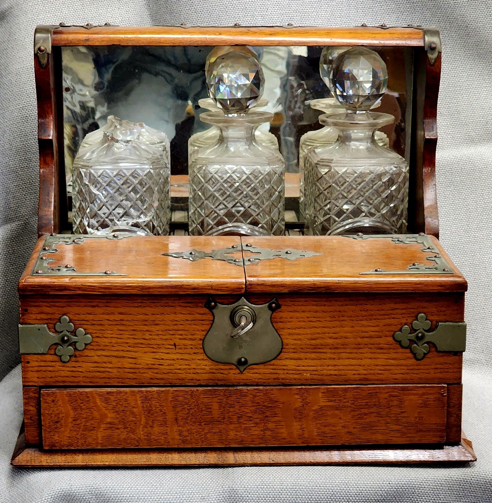 RARE Antique, ca 1800's, London, Oak & Brass Tantalus w/Decanters & Original Key RARE Antique, ca 1800's, London, Oak & Brass Tantalus w/Decanters & Original Key
