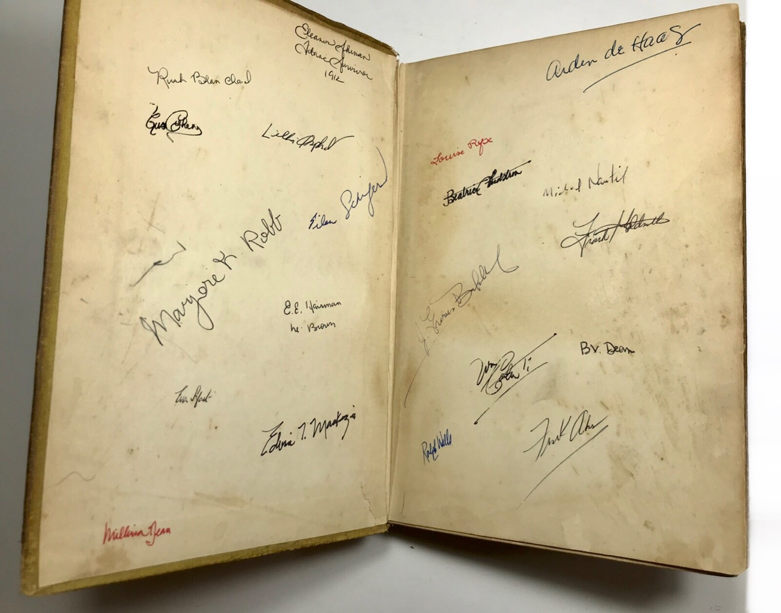 TITANIC BOOK SIGNED by 19 SURVIVORS “The Sinking Of The Titanic TITANIC BOOK SIGNED by 19 SURVIVORS “The Sinking Of The Titanic
