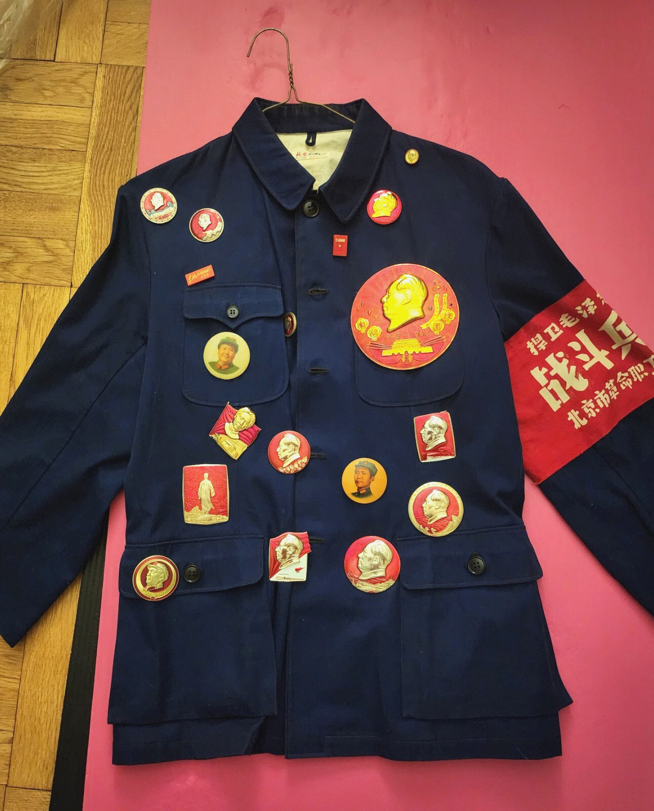 Collectible Mao Cultural Revolution Jacket, Badges, Red Sleeve, 1972 Red Book Collectible Mao Cultural Revolution Jacket, Badges, Red Sleeve, 1972 Red Book