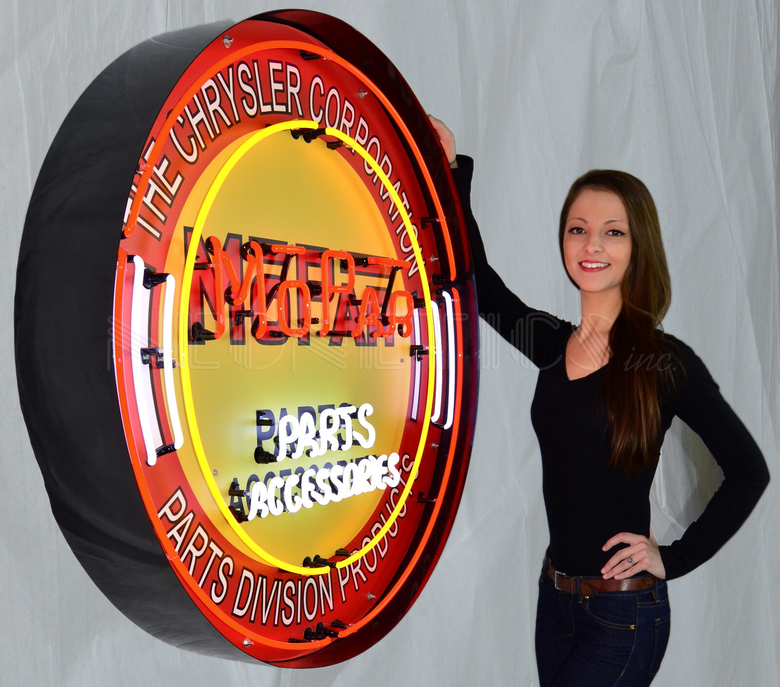 Wholesale lot 12 giant neon signs in Steel Case Jeep Ford Chevrolet Vegas Texaco Wholesale lot 12 giant neon signs in Steel Case Jeep Ford Chevrolet Vegas Texaco