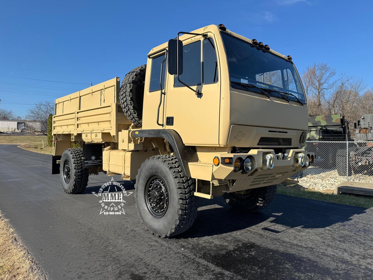 2009 BAE Systems M1081A1R LMTV 4 X4 Cargo Truck W / Air Conditioning 2009 BAE Systems M1081A1R LMTV 4 X4 Cargo Truck W / Air Conditioning
